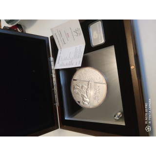 Srebrny medal 1 kg plus 1 uncja z norweskiej mennicy
